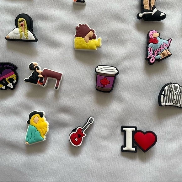 🎤 Pop Star–Inspired Singer Charms for Crocs – Lot of 20 💖 - Picture 5 of 10